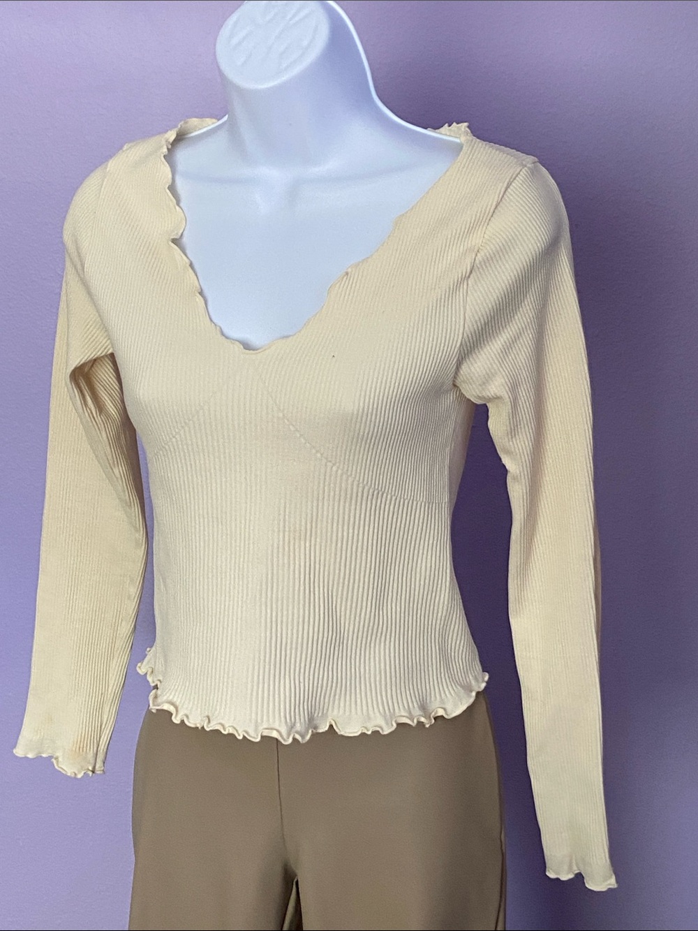 Ribbed Lettuce-Edge V-Neck Long Sleeve Top - Cream